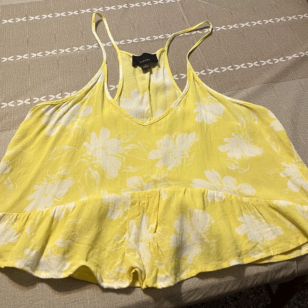 Lumiere  Cropped tank top. Size large. Yellow and white